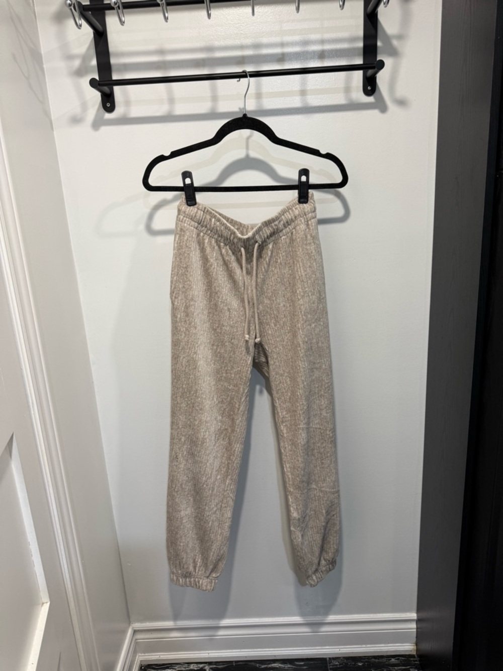 Aritzia Wilfred Free Cozy Velour Joggers